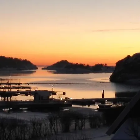 Sjarmerende Liten Gjestehytte 別荘 フレドリクスタ